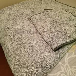 Queen size quilt with 2 shams